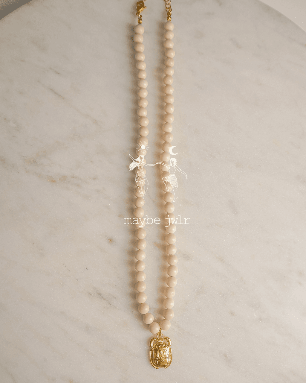 Naszyjnik z jasnych kamieni rzecznych z zawieszką