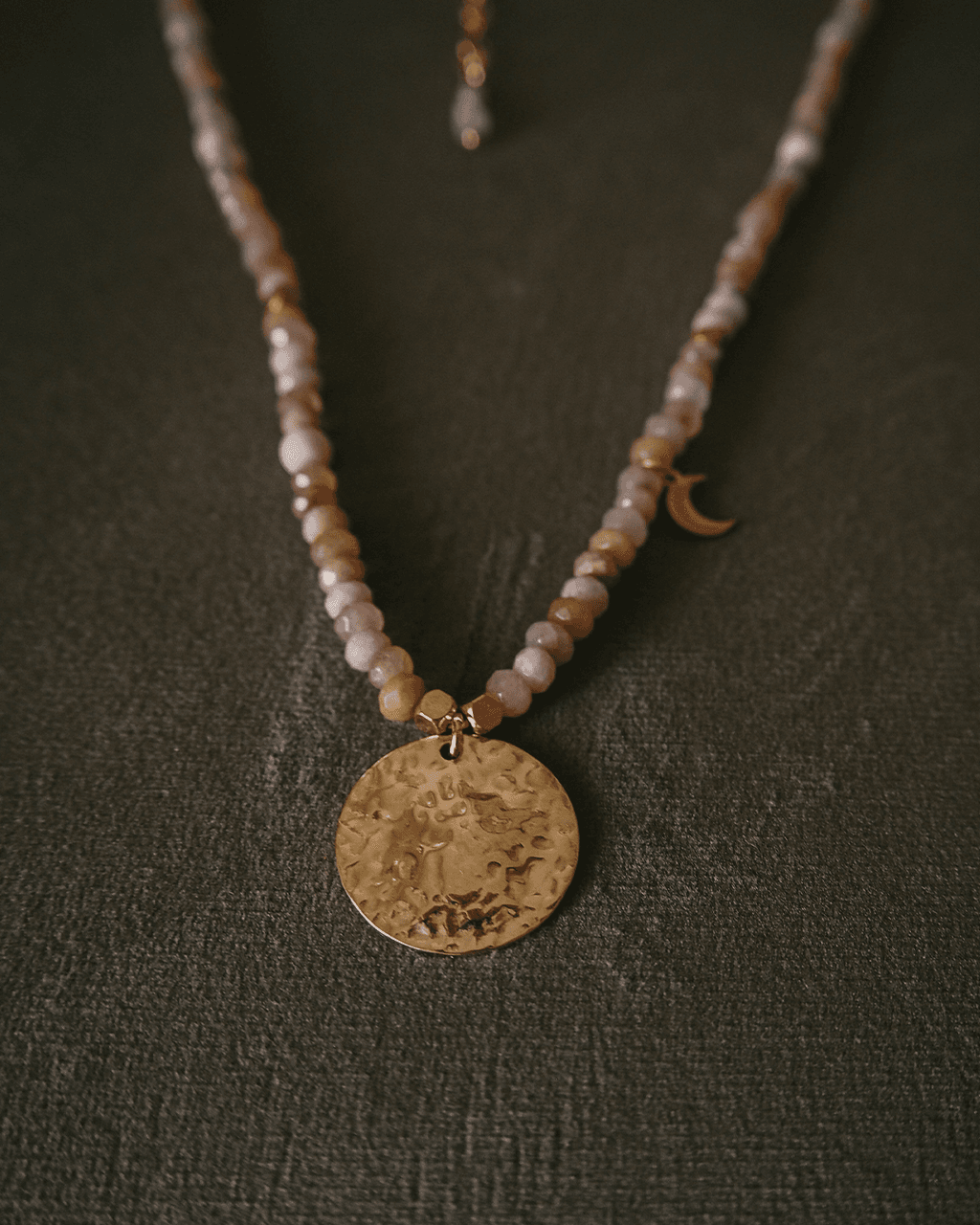 Naszyjnik z młotkowaną monetą