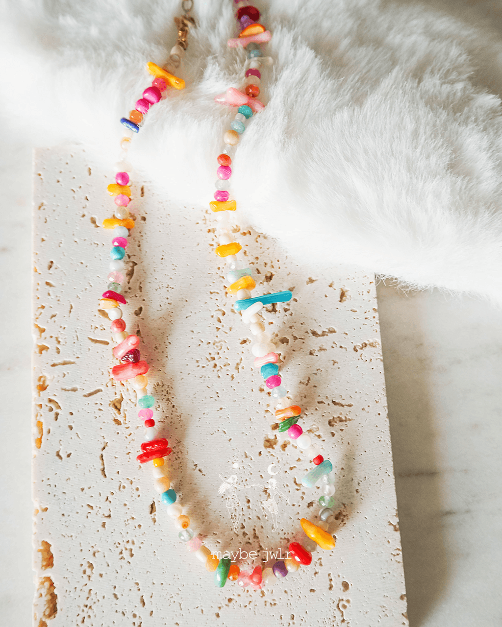 Naszyjnik z nieregularnych kamieni