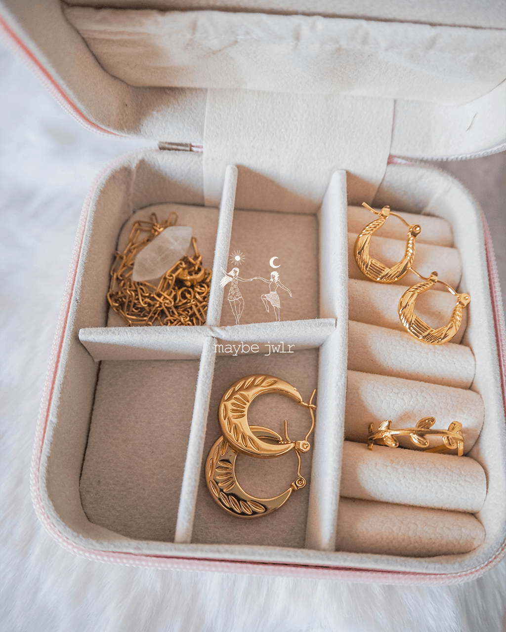 Mała szkatułka pudełko organizer na biżuterie