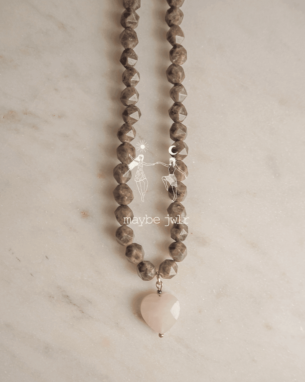 Naszyjnik z ciemnych kamieni jaspis z serduszkiem