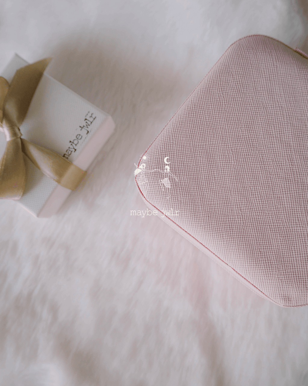 Mała szkatułka pudełko organizer na biżuterie