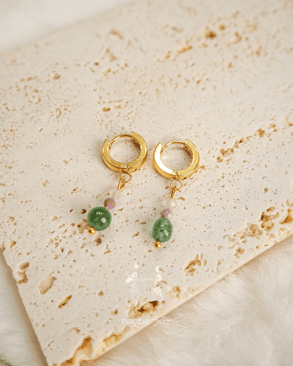 Kolczyki złote z zawieszkami z kamieni