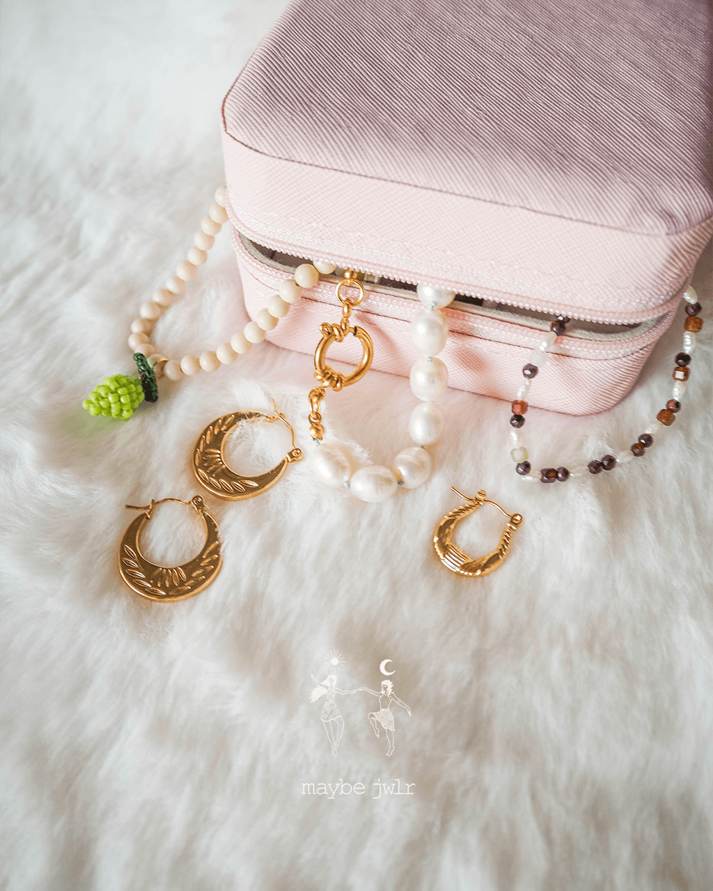 Mała szkatułka pudełko organizer na biżuterie