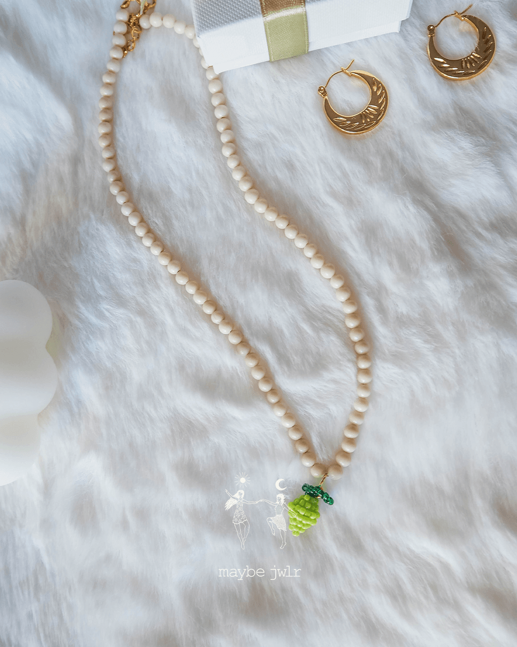 Naszyjnik z owockiem z koralików limonka