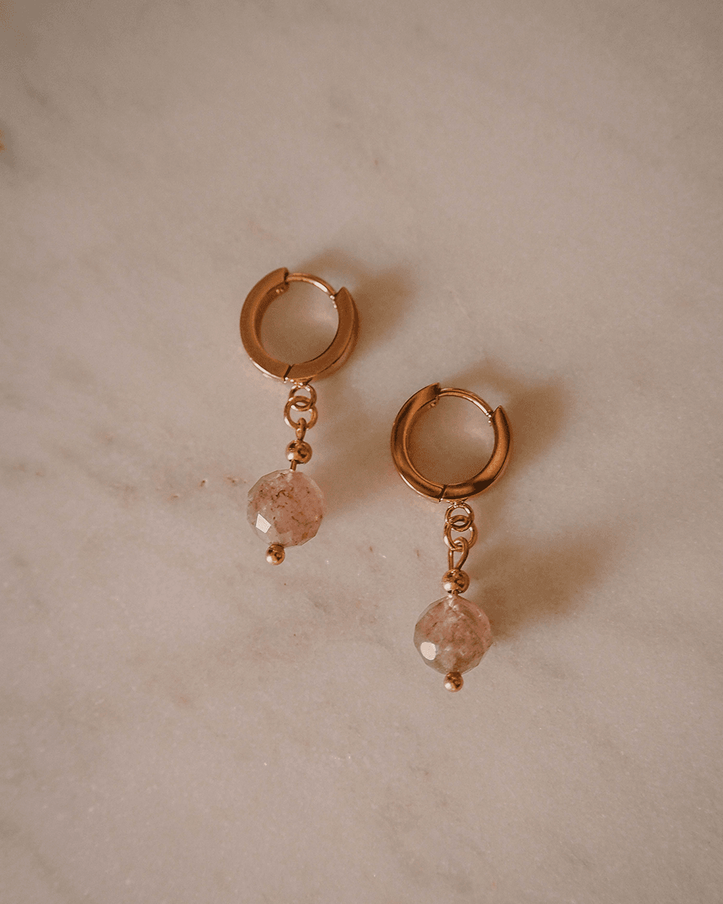  Kolczyki z zawieszką z kamienia naturalnego kwarc truskawkowy