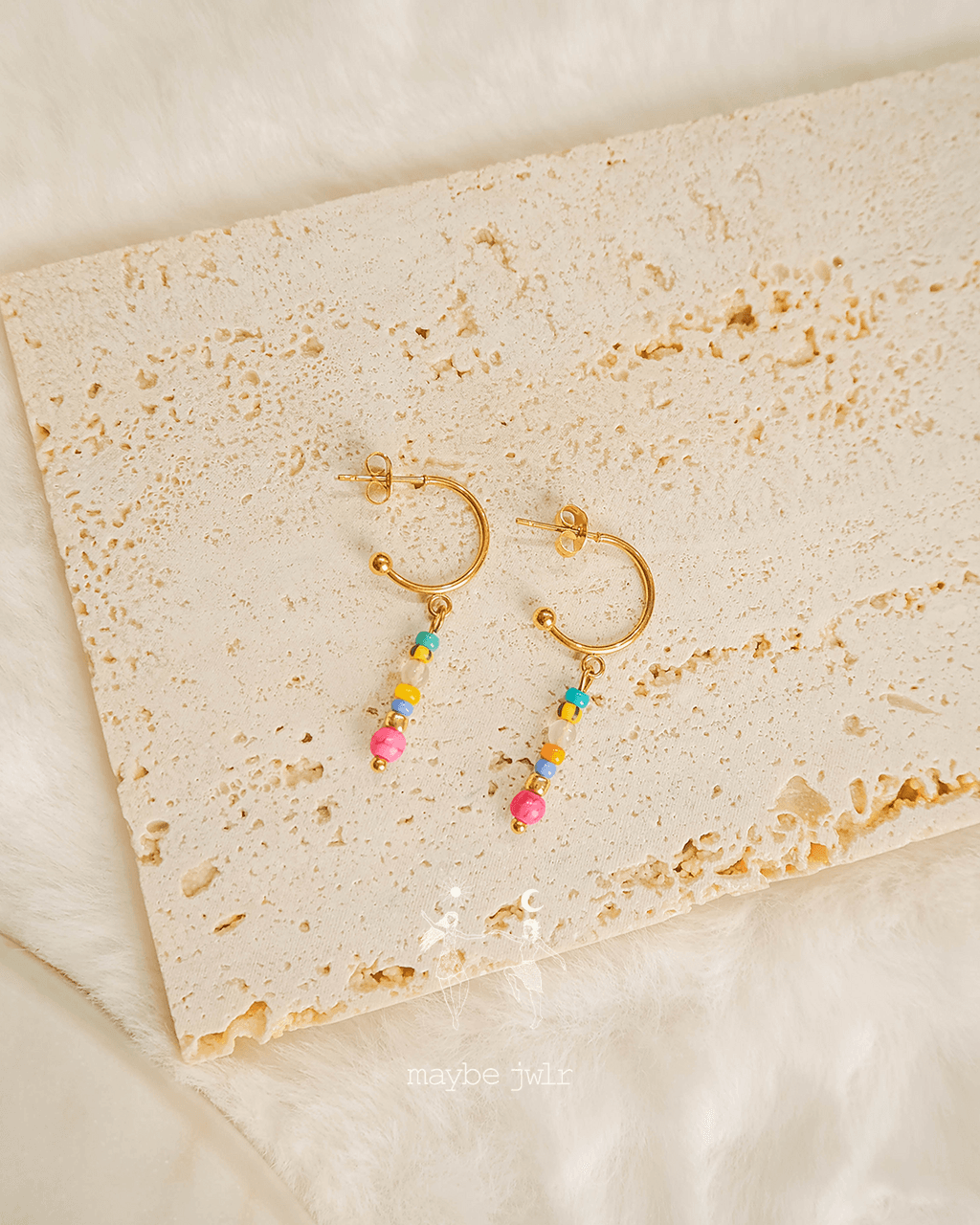 Kolczyki wiszące z koralikami