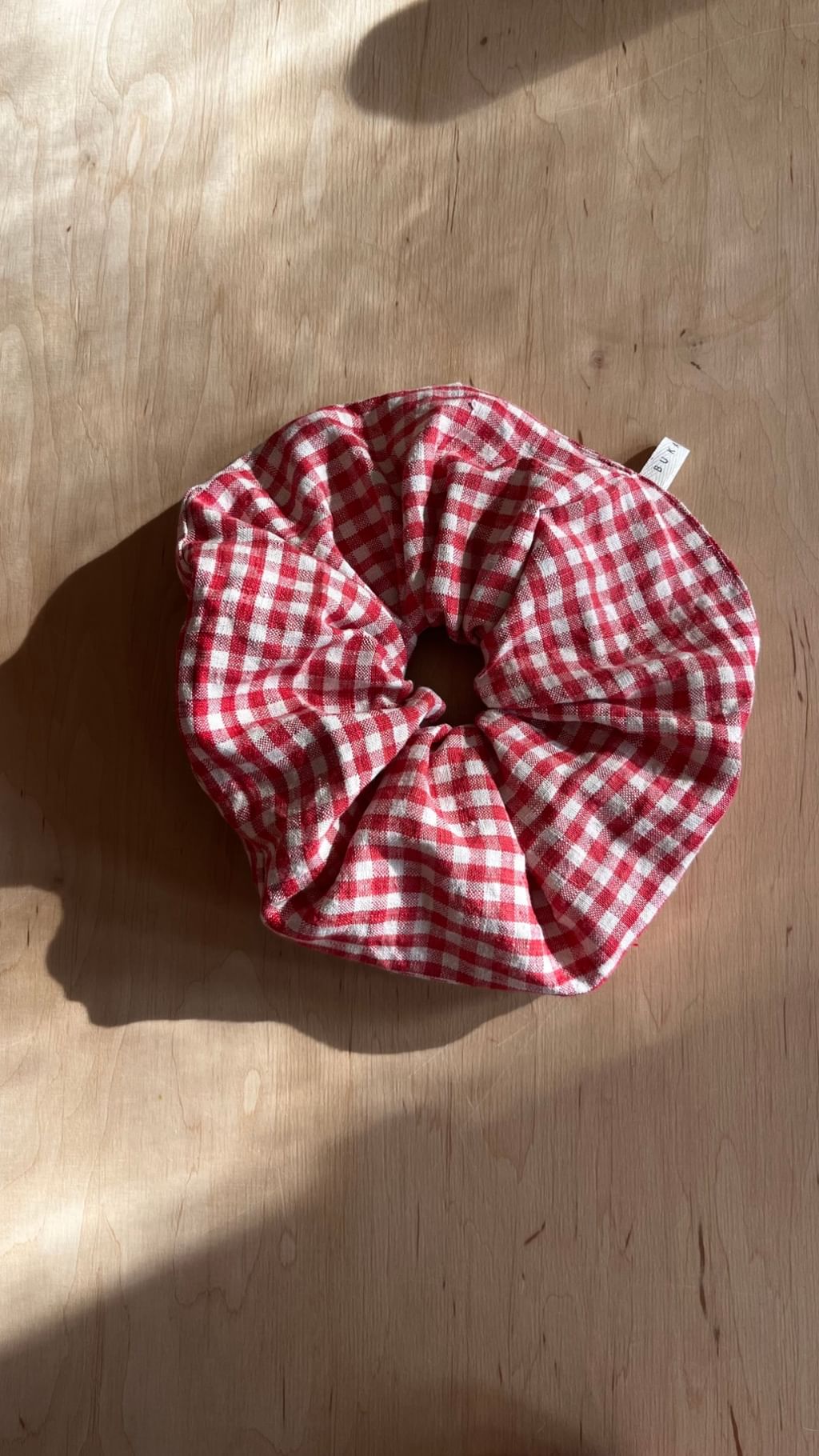 Mała scrunchie z tkaniny vintage czerwona pomarańczowa krata