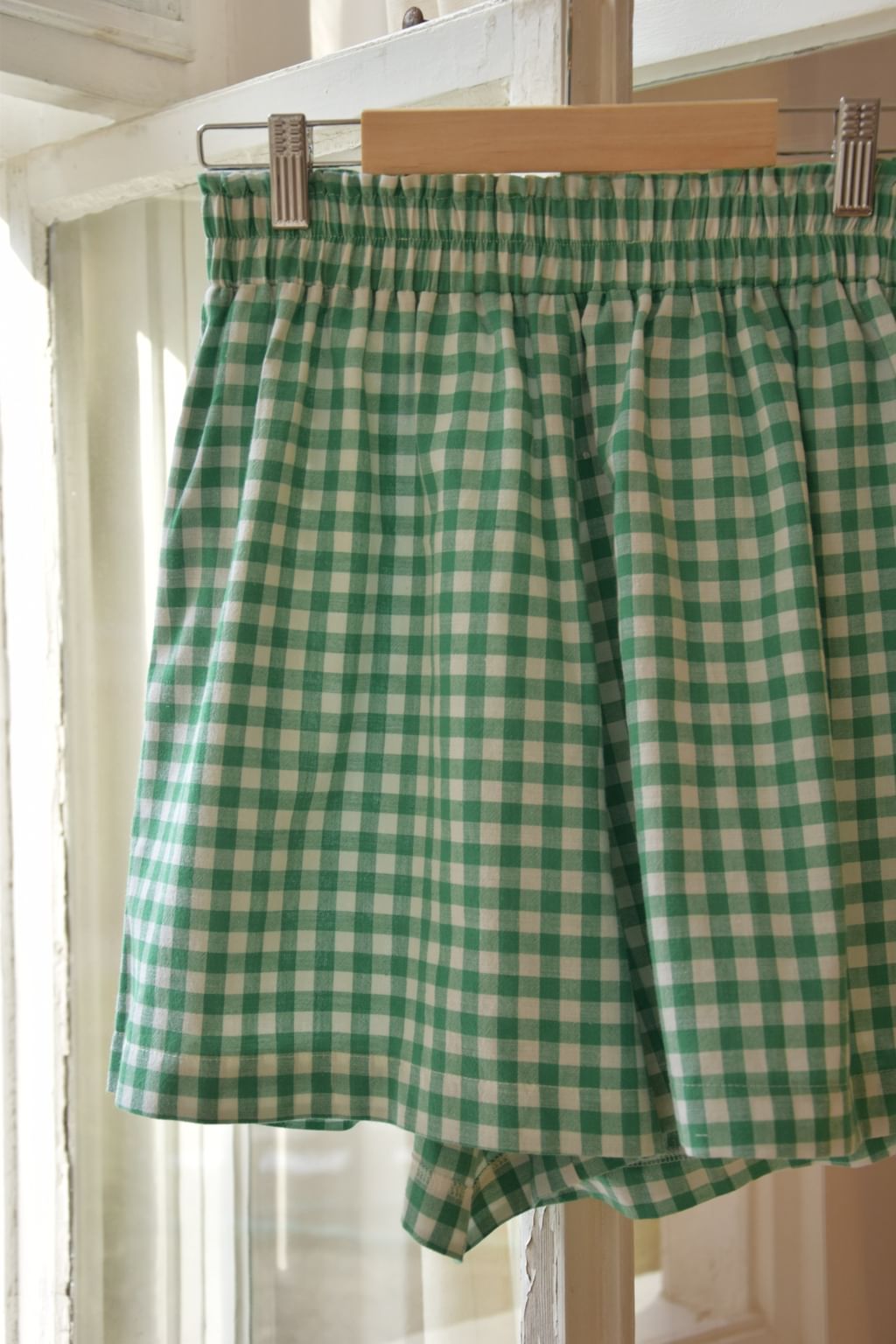 Upcycled - Krótkie spodenki z tkaniny vintage - zielona kratka gingam