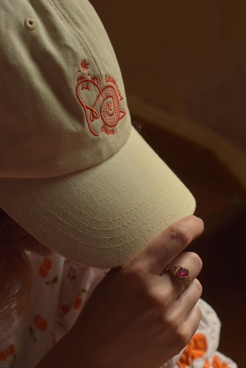 CZAPKA Z DASZKIEM SNAIL GIRL CLUB