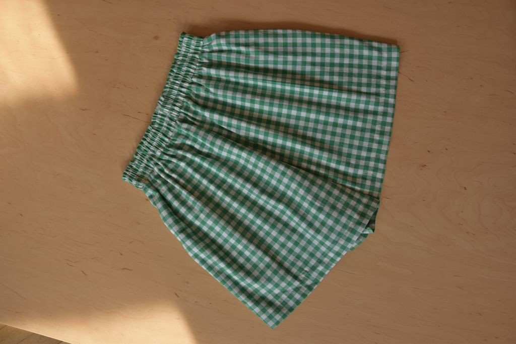 Upcycled - Krótkie spodenki z tkaniny vintage - zielona kratka gingam