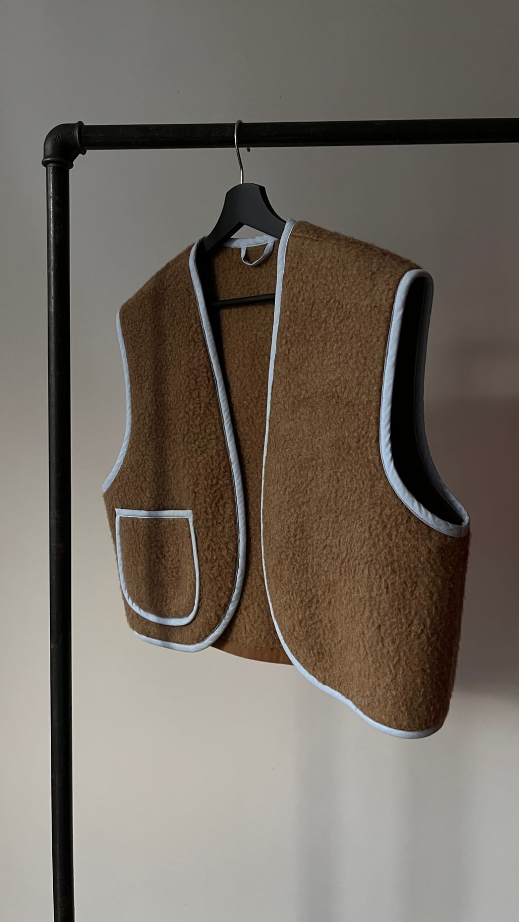 Kamizelka z wełnianego koca