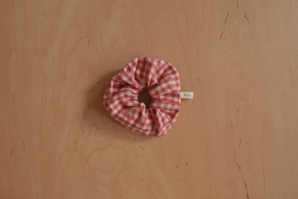 Mała scrunchie z tkaniny vintage czerwona pomarańczowa krata