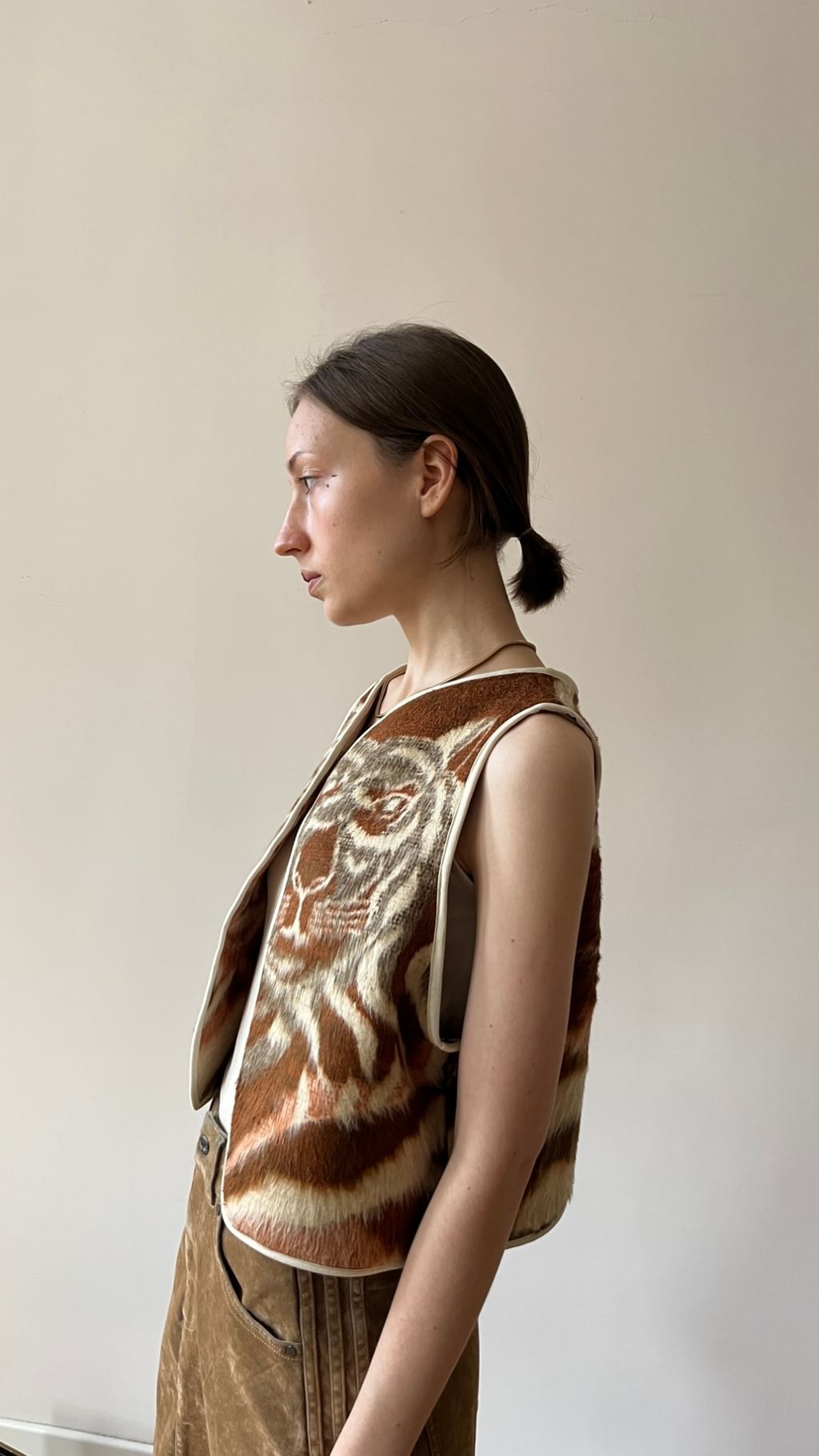 Krótka kamizelka z kotami z bawełnianego koca vintage