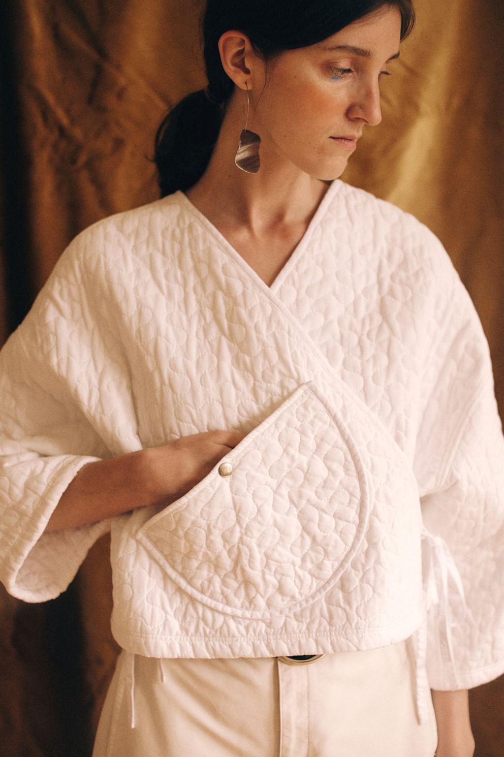 Kimono z pikowanej białej narzuty