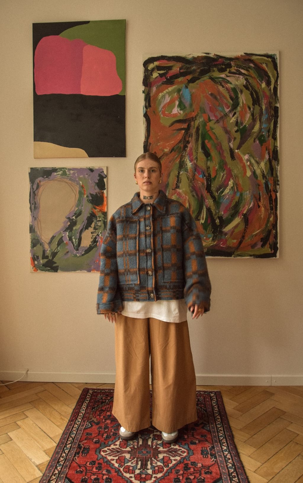 Upcycled - Kurtka koszulowa z koca w granatowo brązową kratę