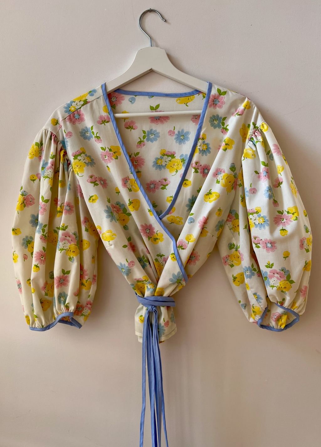 Upcycled - Bluzka z bufiastymi rękawami 
