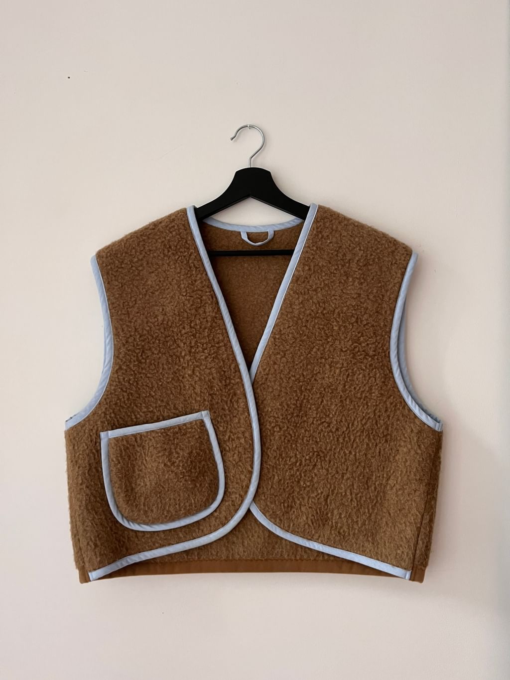 Kamizelka z wełnianego koca