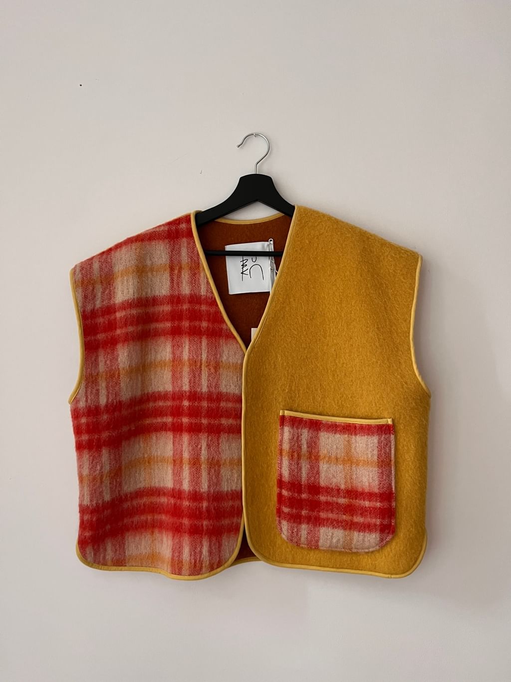 Kamizelka patchworkowa z wełnianego kocyka 