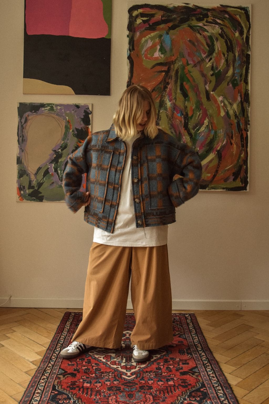 Upcycled - Kurtka koszulowa z koca w granatowo brązową kratę