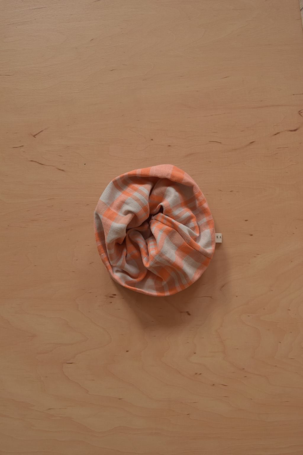Mała scrunchie z tkaniny vintage pomarańczowa krata