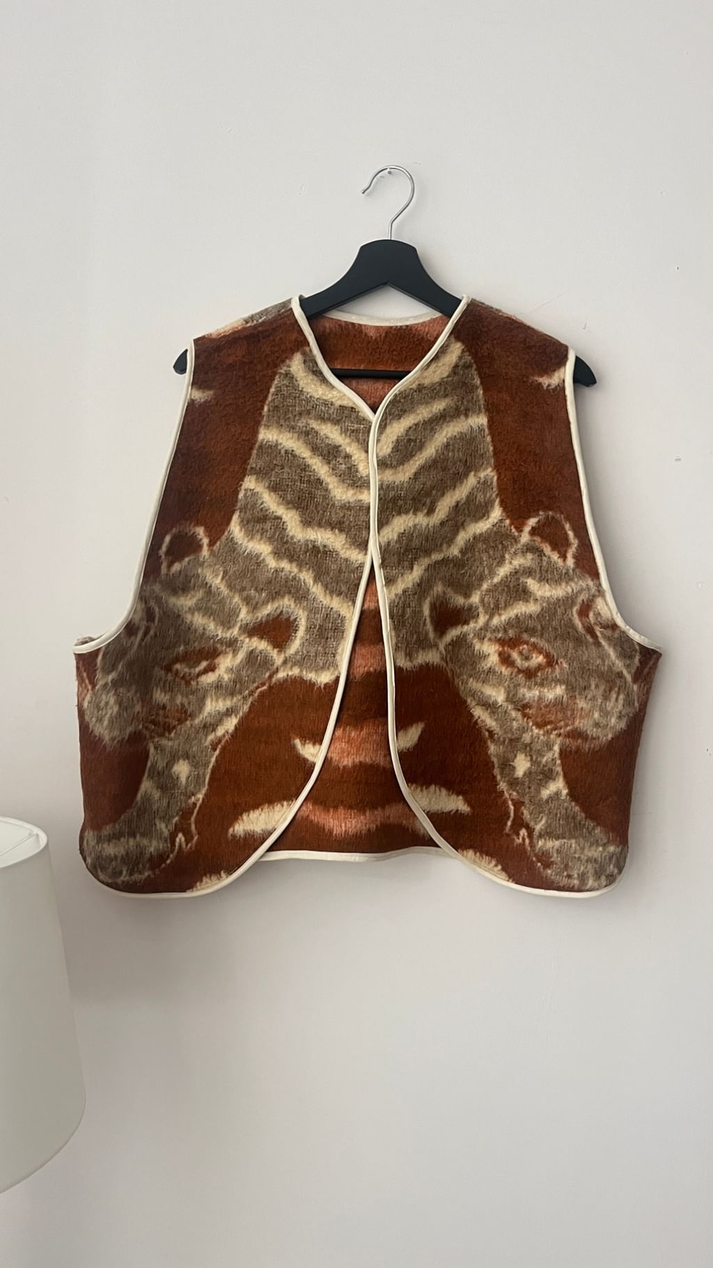 Upcycled - Kamizelka z bawełnianego kocyka w koty 