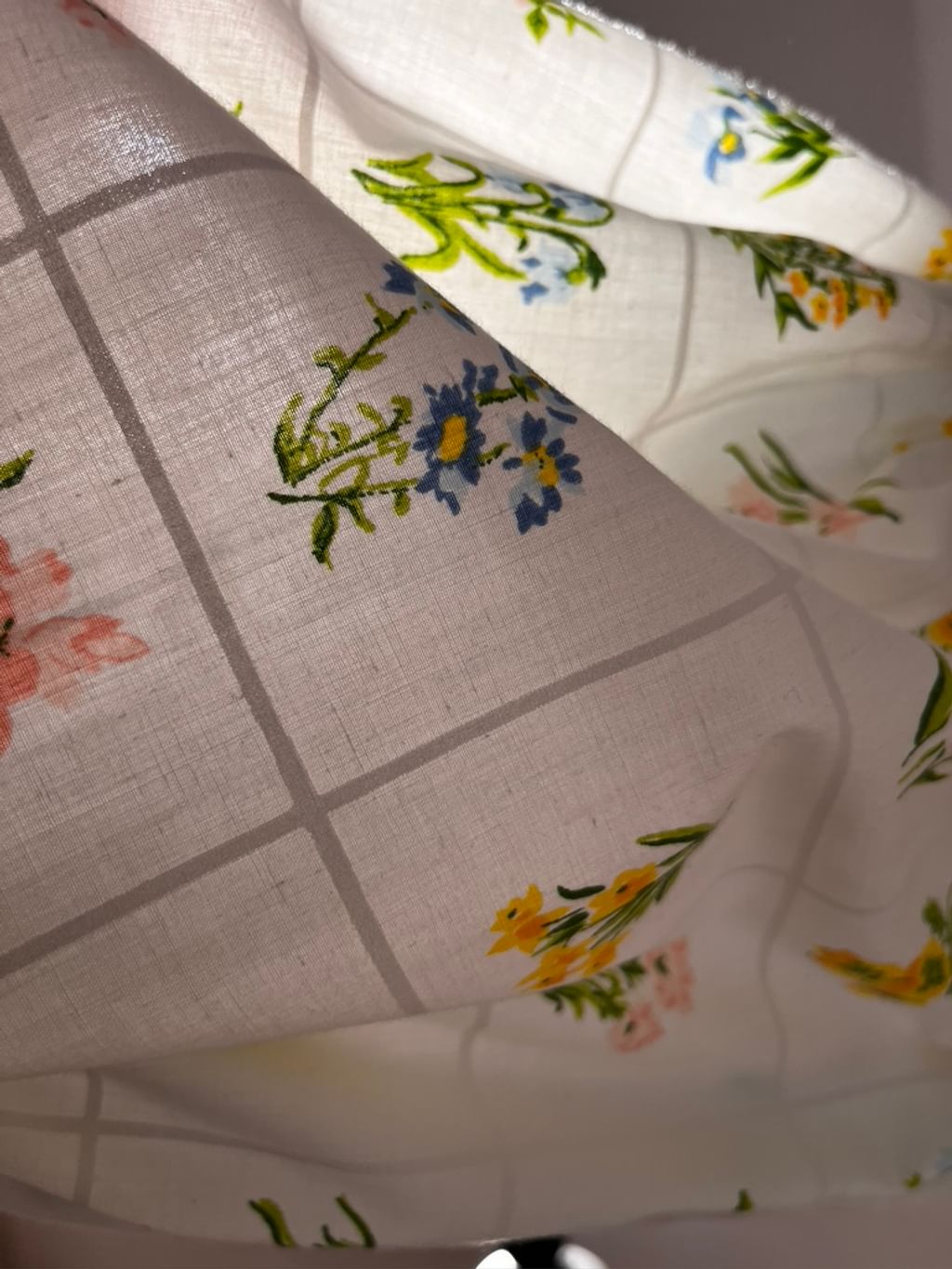 Upcycled - Bluzka z bufiastymi rękawami z tkaniny pościelowej różowa lamówka