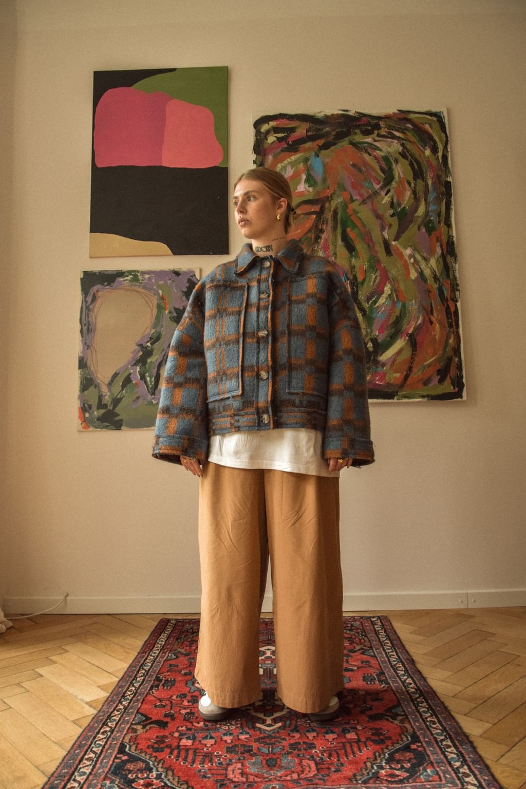 Upcycled - Kurtka koszulowa z koca w granatowo brązową kratę
