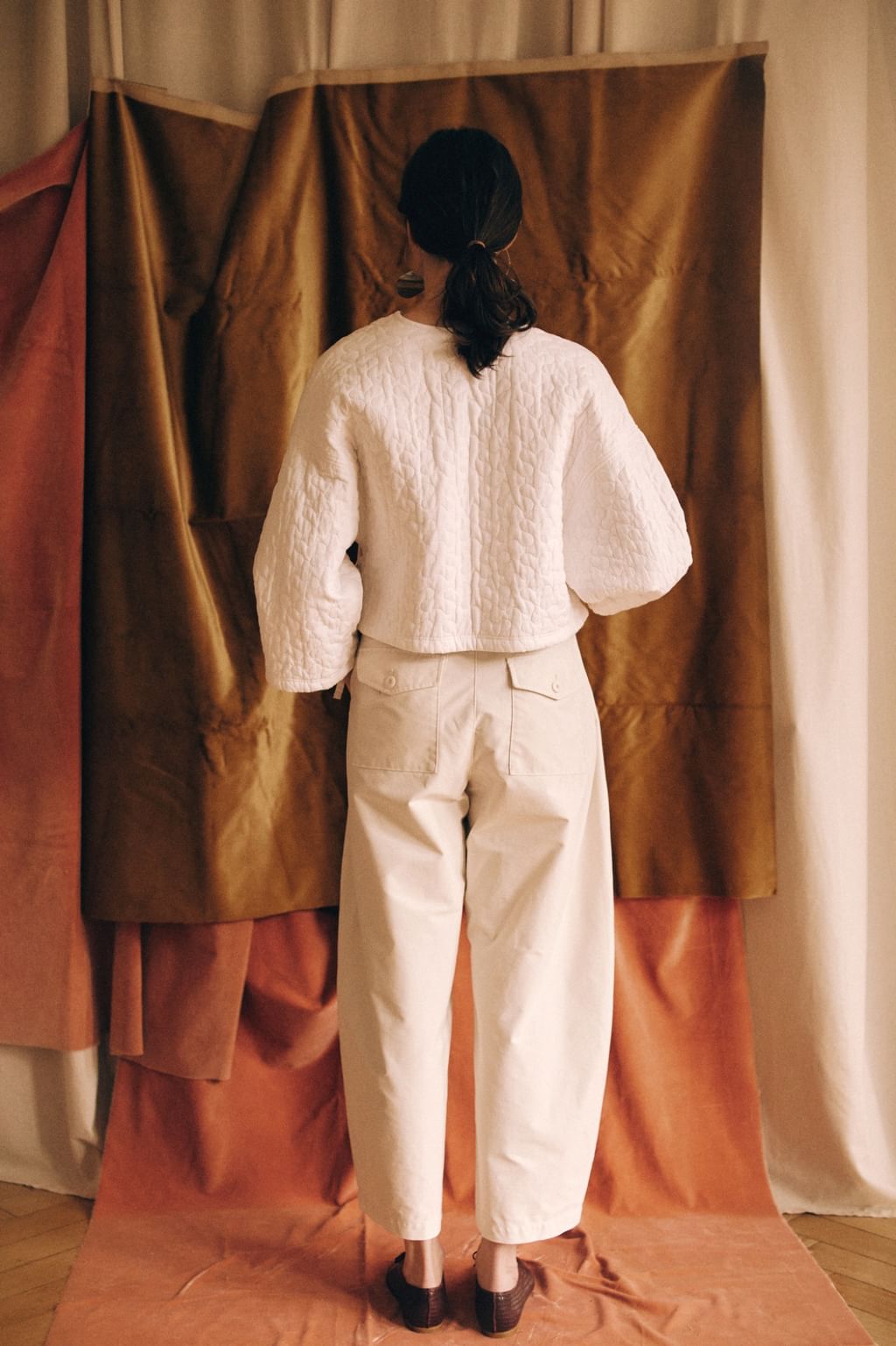 Kimono z pikowanej białej narzuty