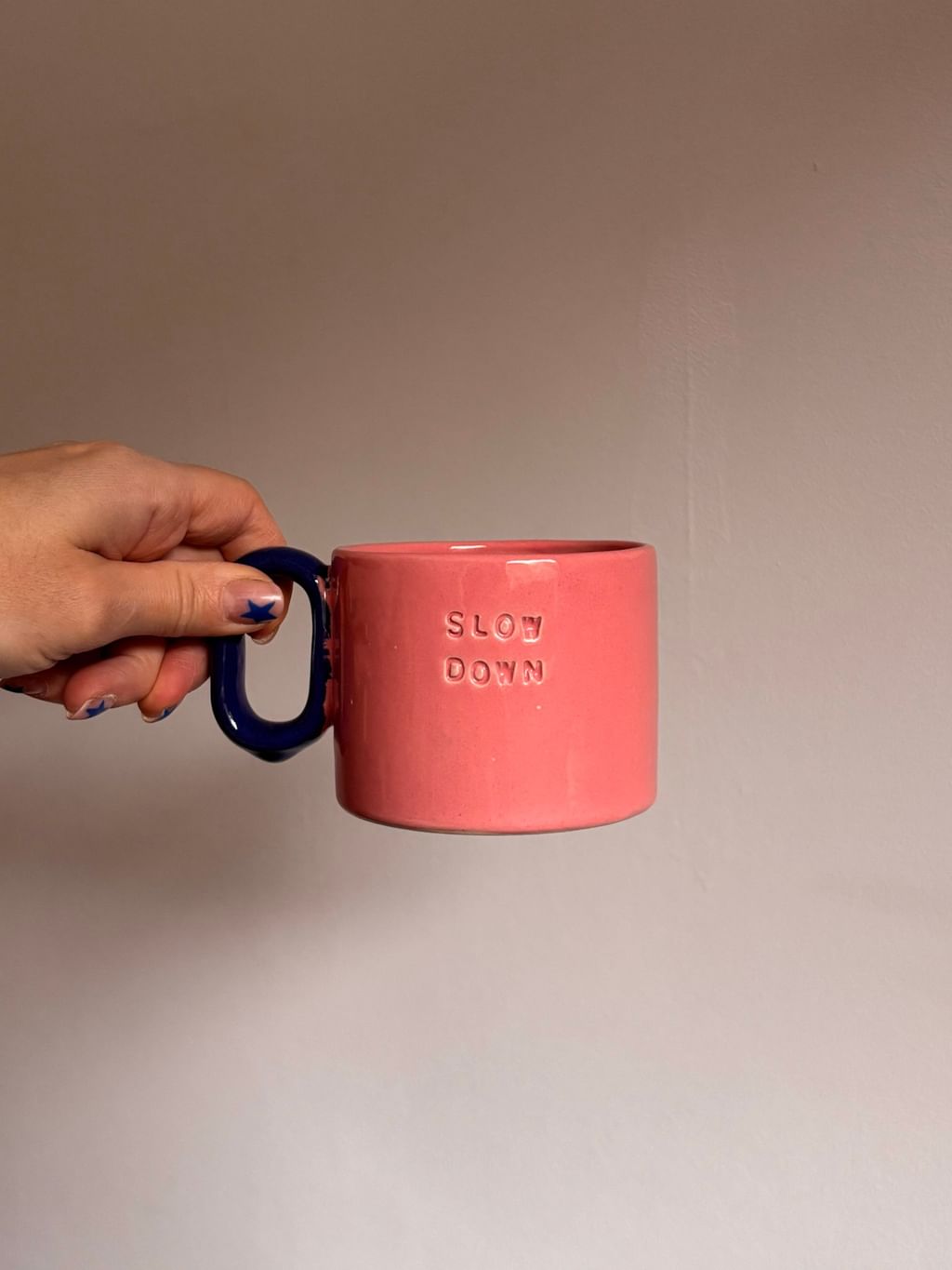 Kubek COCO z napisem SLOW DOWN