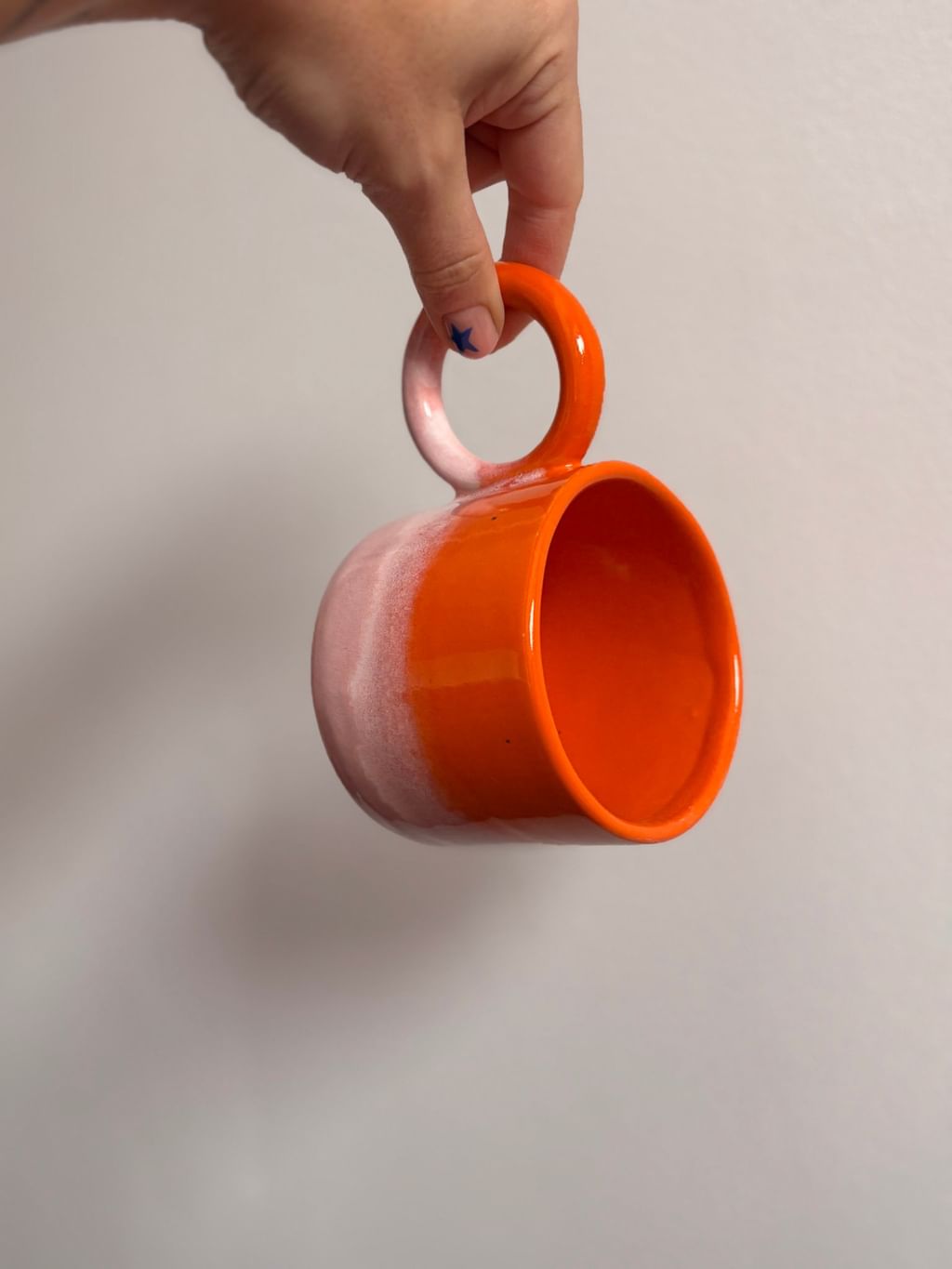 Kubek LOLA z okrągłym uchem