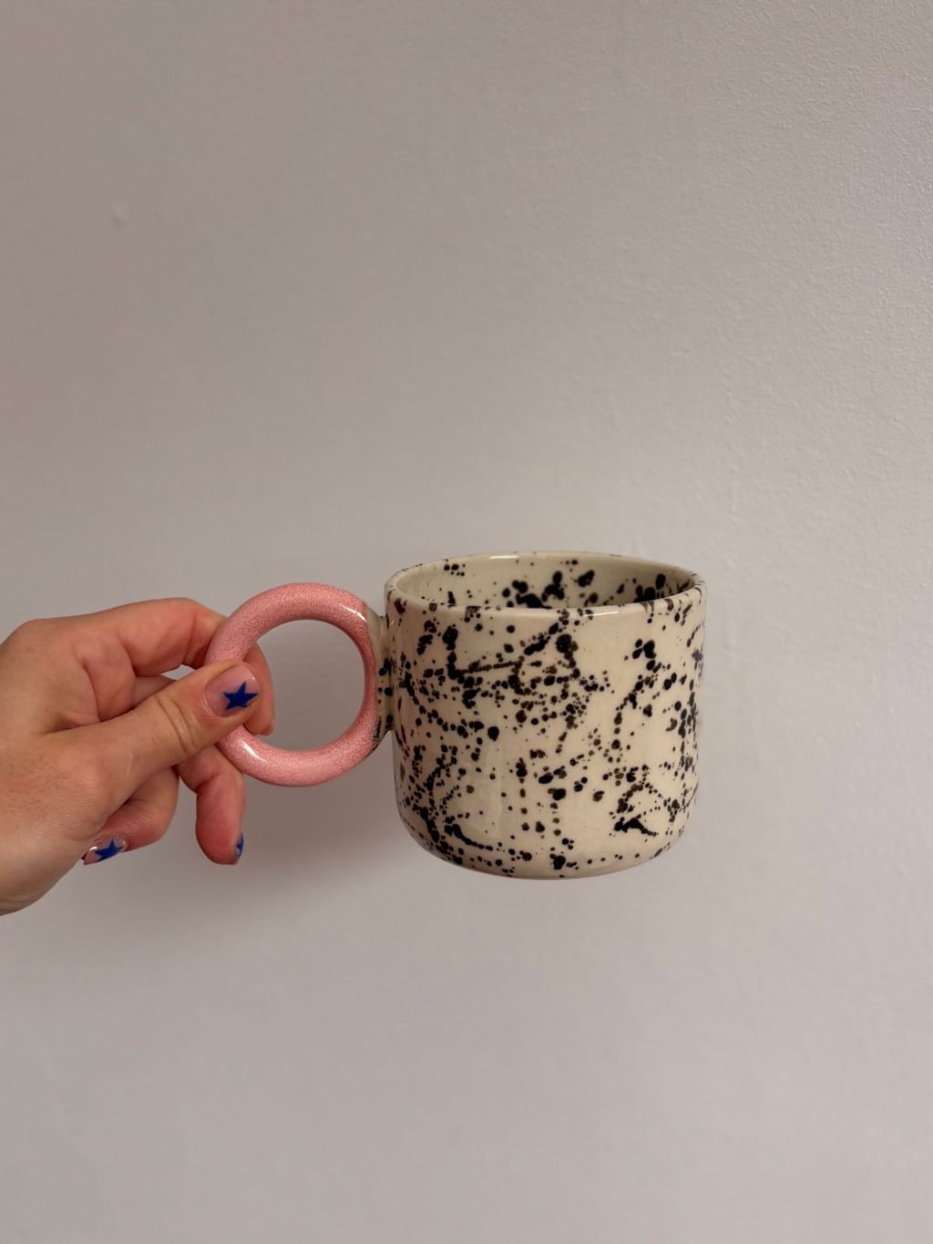 Kubek LOLA z okrągłym uchem