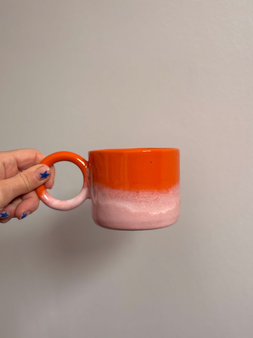 Kubek LOLA z okrągłym uchem