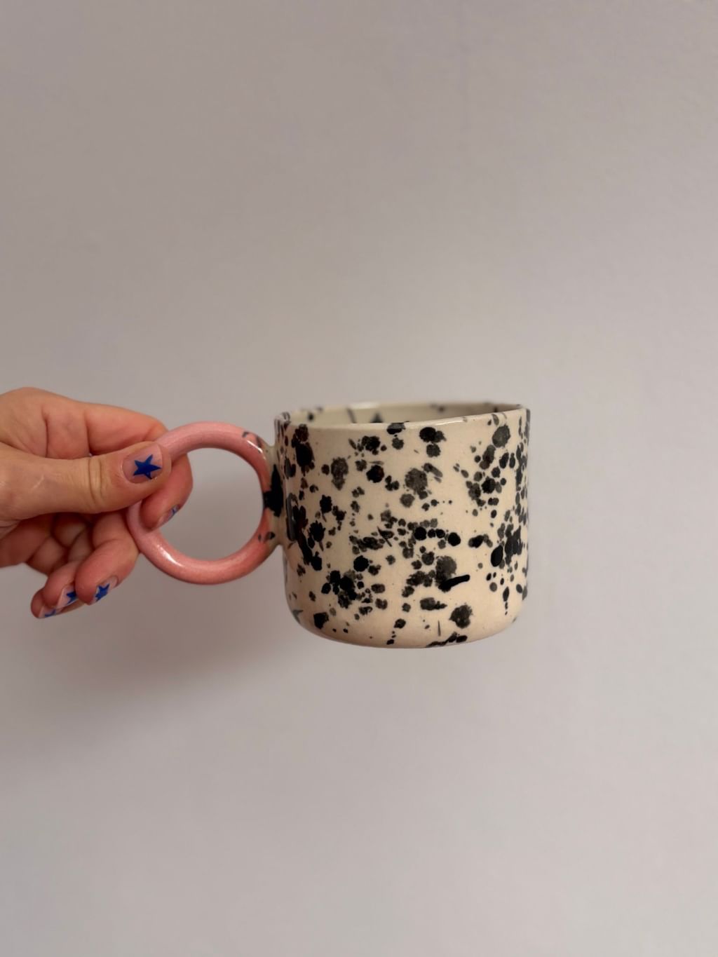 Kubek LOLA z okrągłym uchem