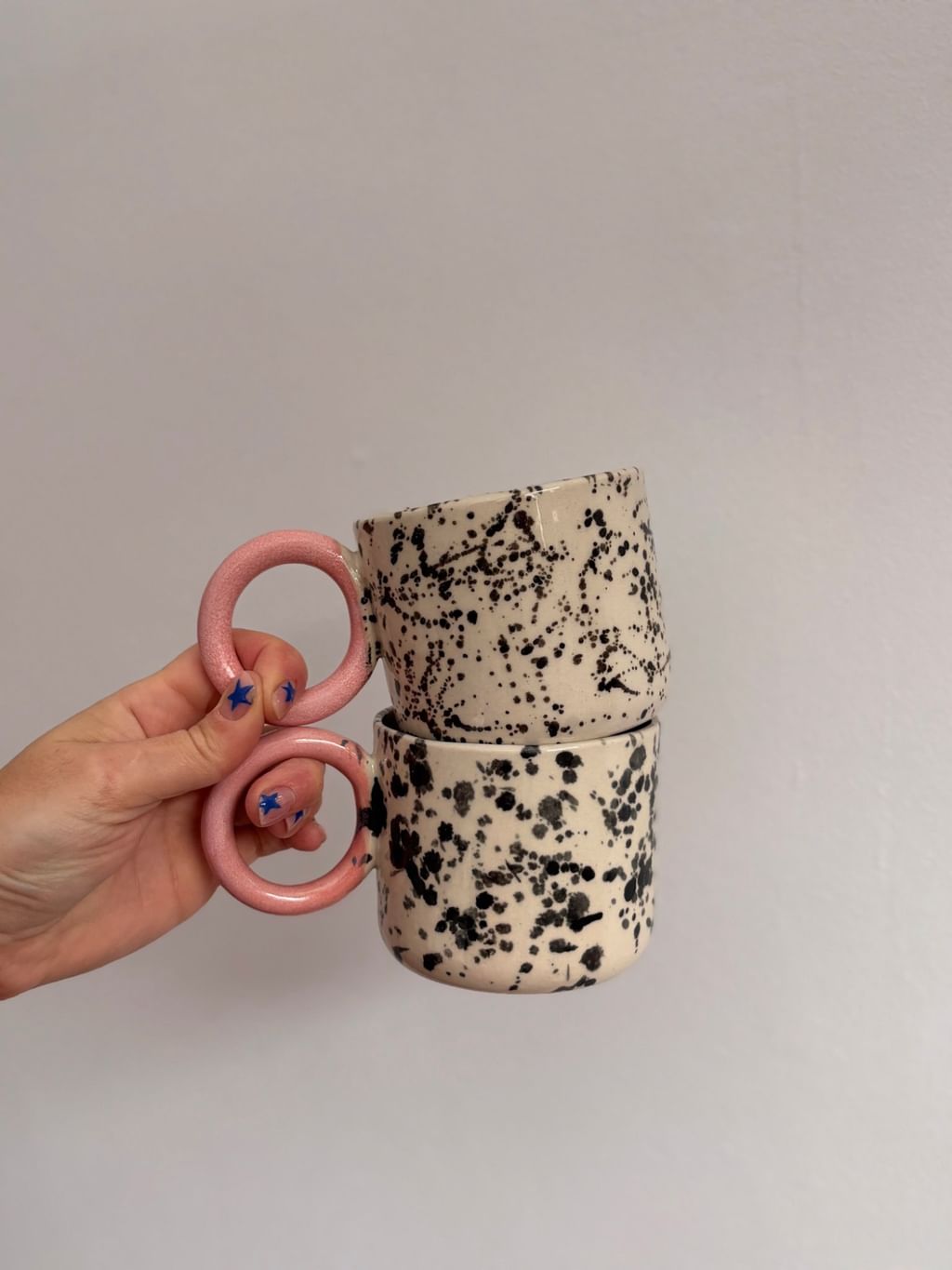 Kubek LOLA z okrągłym uchem