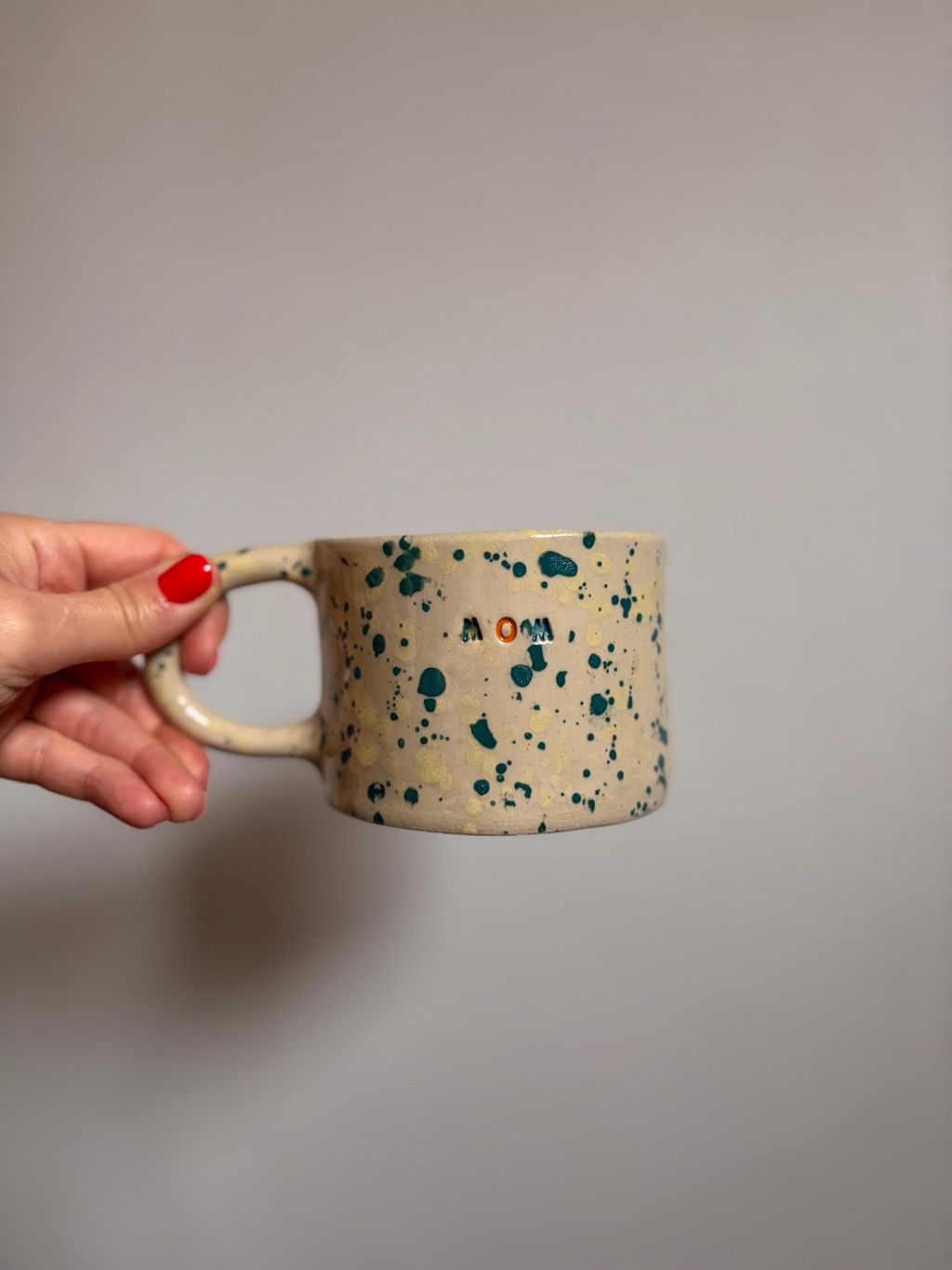 Kubek z napisem MOM