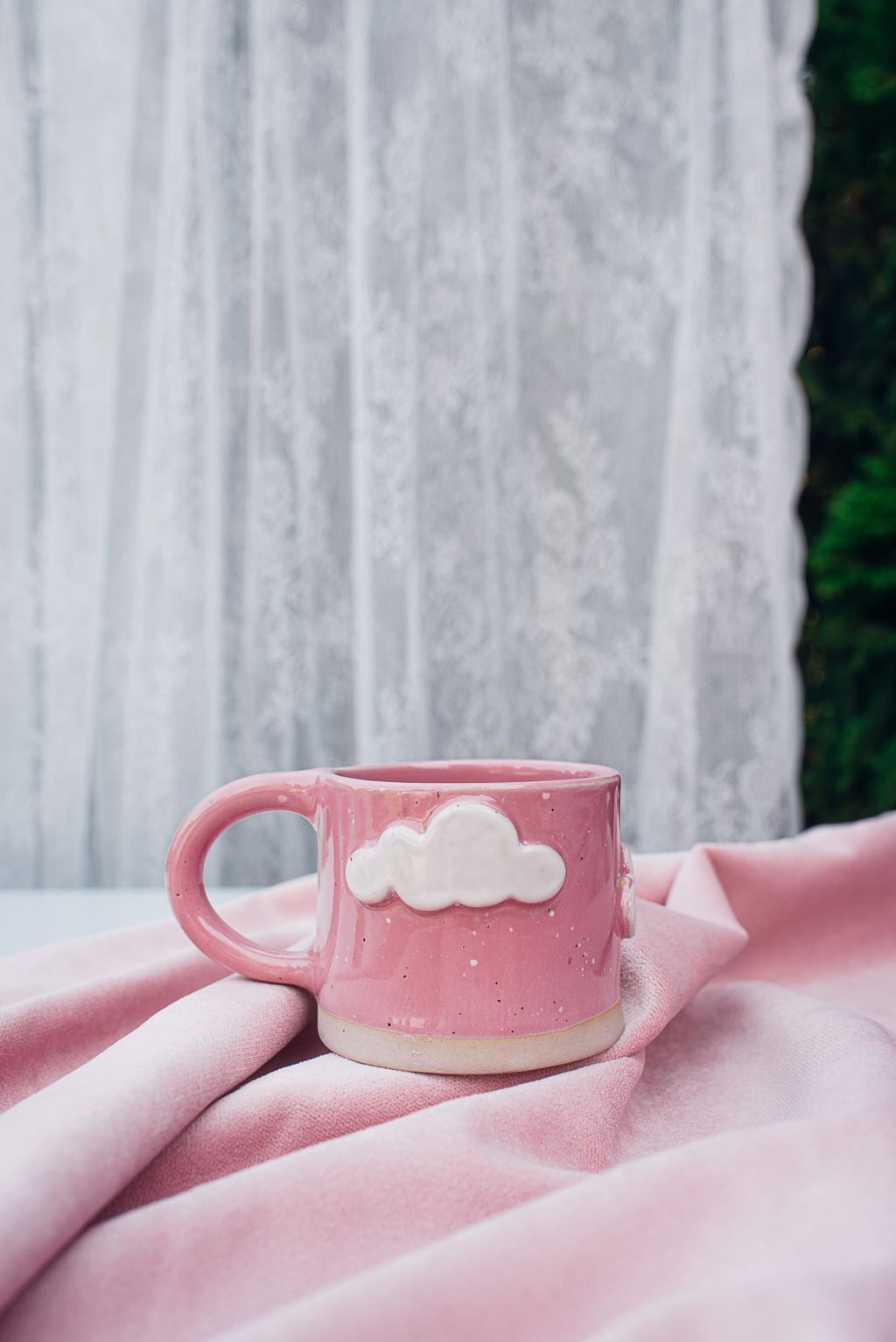 Kubek chmurki różowy