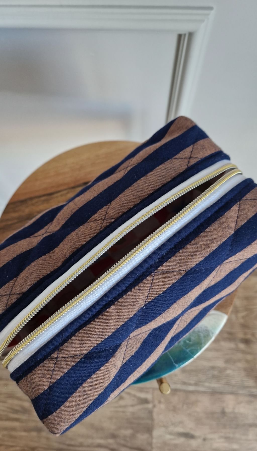 Kosmetyczka w paseczki 