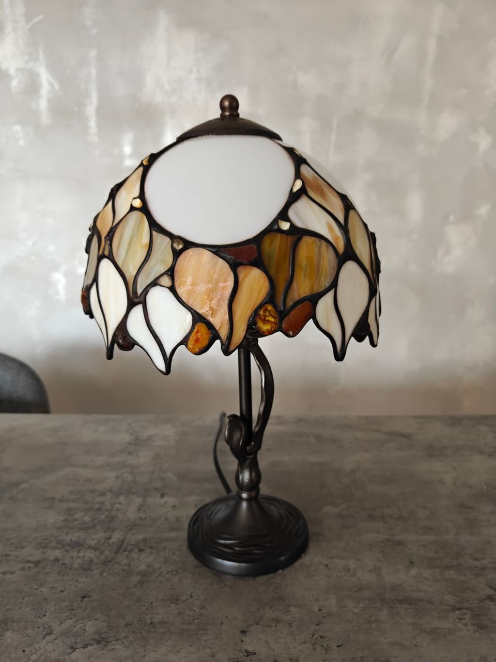 Lampa Złoty Liść z bursztynami