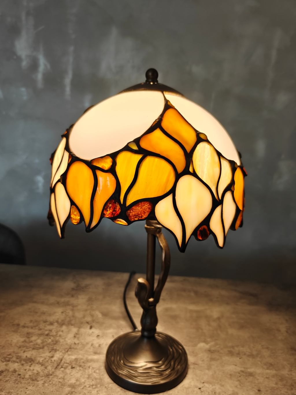 Lampa Złoty Liść z bursztynami
