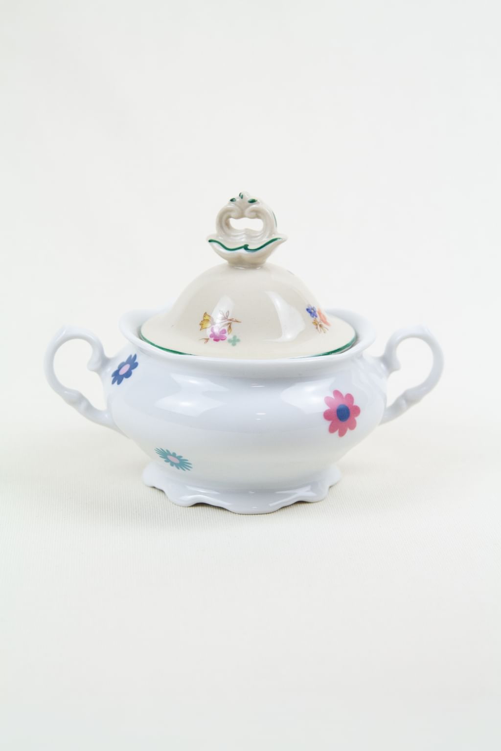 Cukiernica z elementów vintage