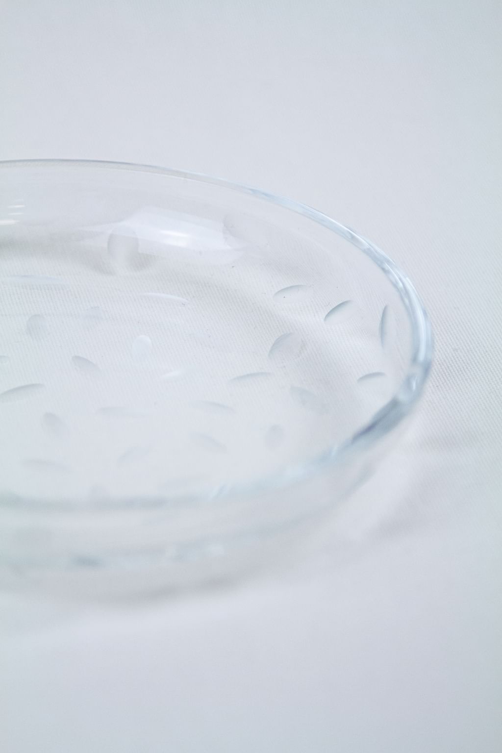 Szklany talerzyk z autorskim szlifem 