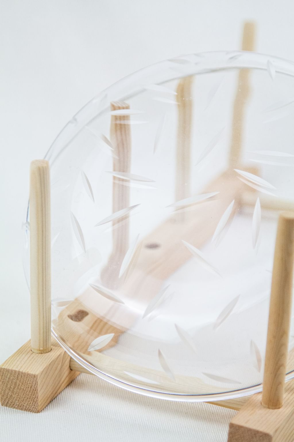 Szklany talerzyk z autorskim szlifem