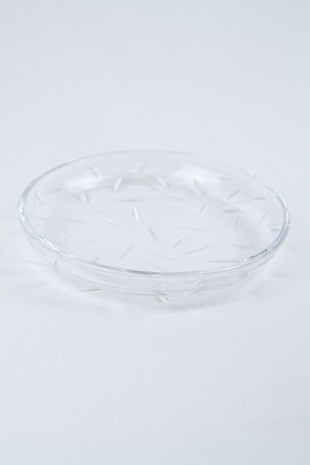 Szklany talerzyk z autorskim szlifem