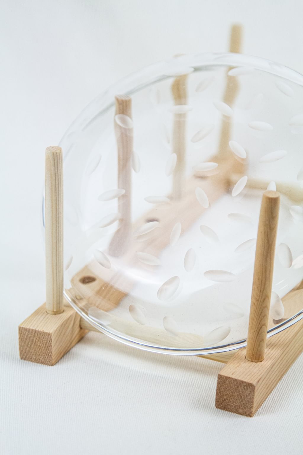 Szklany talerzyk z autorskim szlifem 