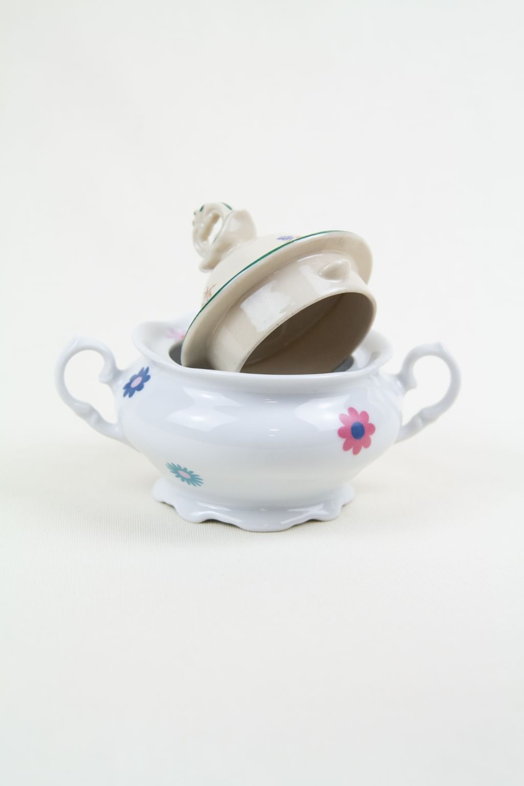 Cukiernica z elementów vintage