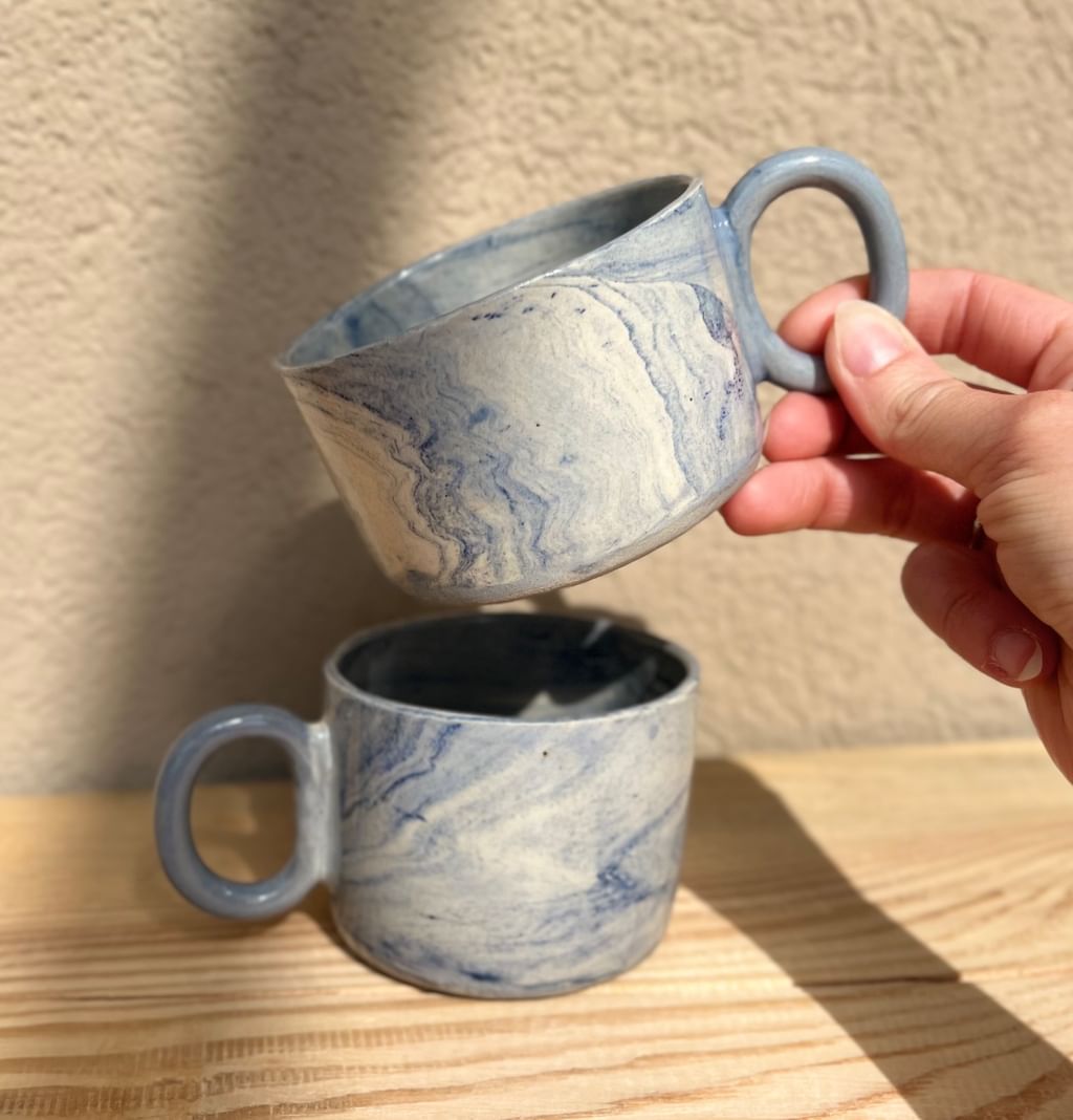 Filiżanka w błękitny marmurek