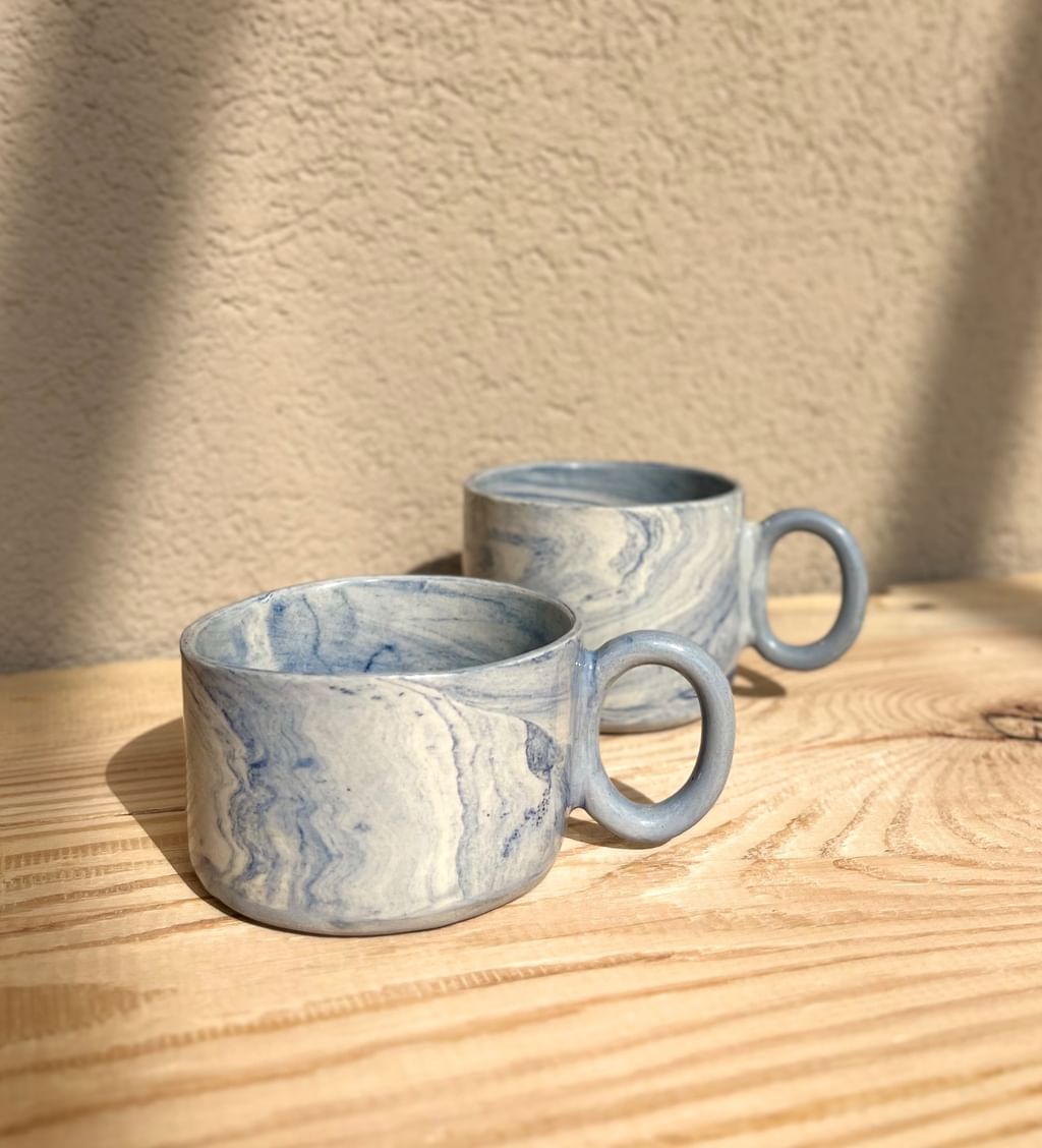 Filiżanka w błękitny marmurek