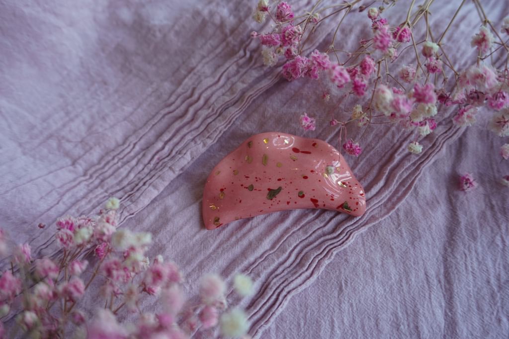 BROSZKA PIEROŻEK ZE ZŁOCENIAMI