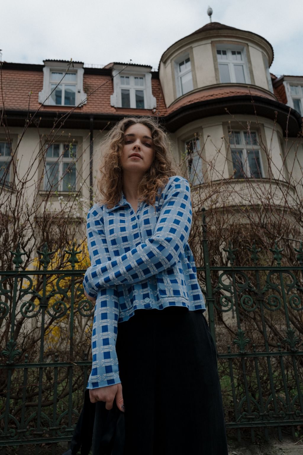 Niebieska bluzka Baum und Pfedgarten  